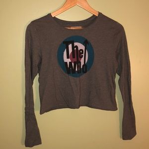 Long sleeve semi-cropped t-shirt